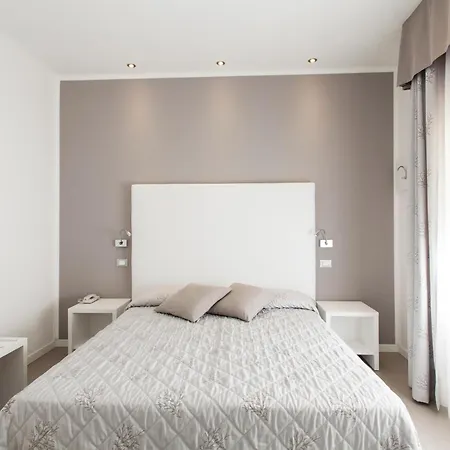 Grottamare Hotell 3*